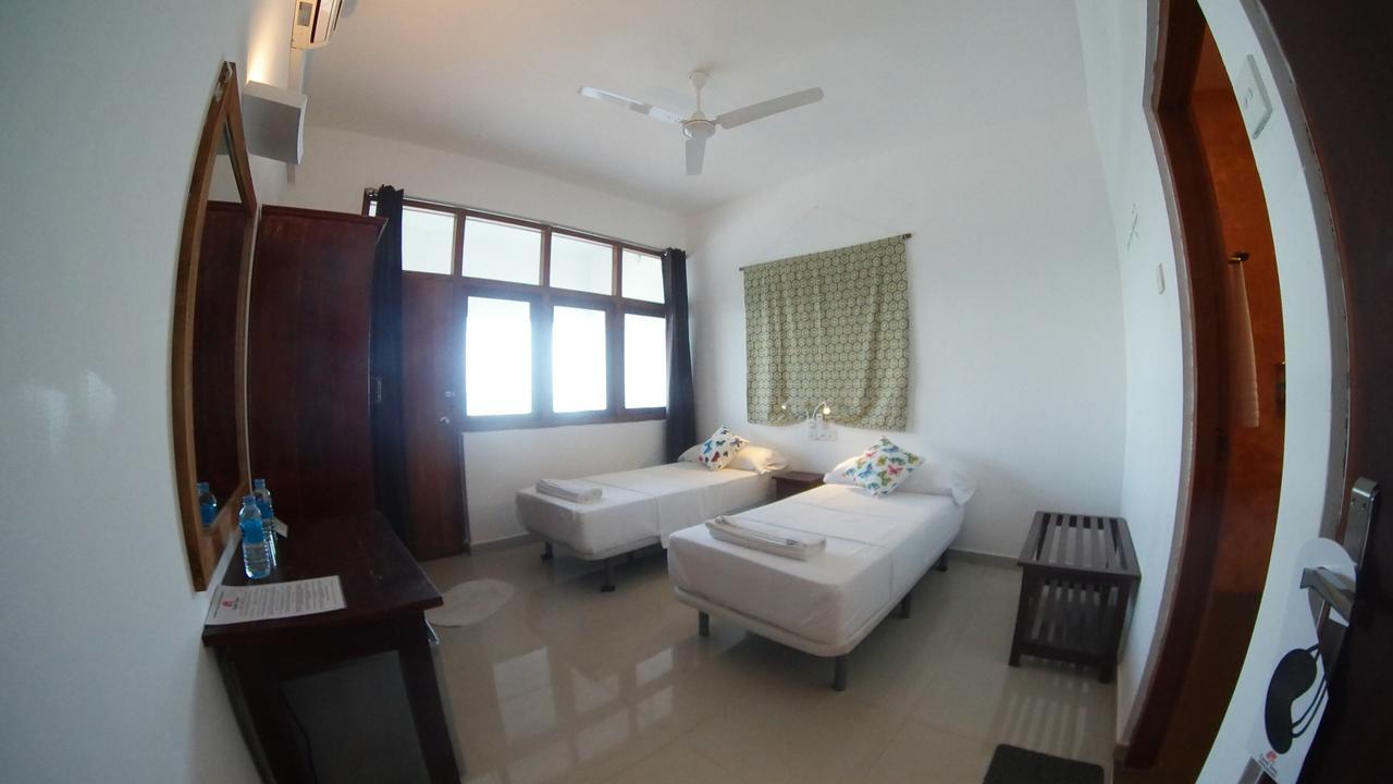 Coral Seas Beach Hikkaduwa Exterior photo
